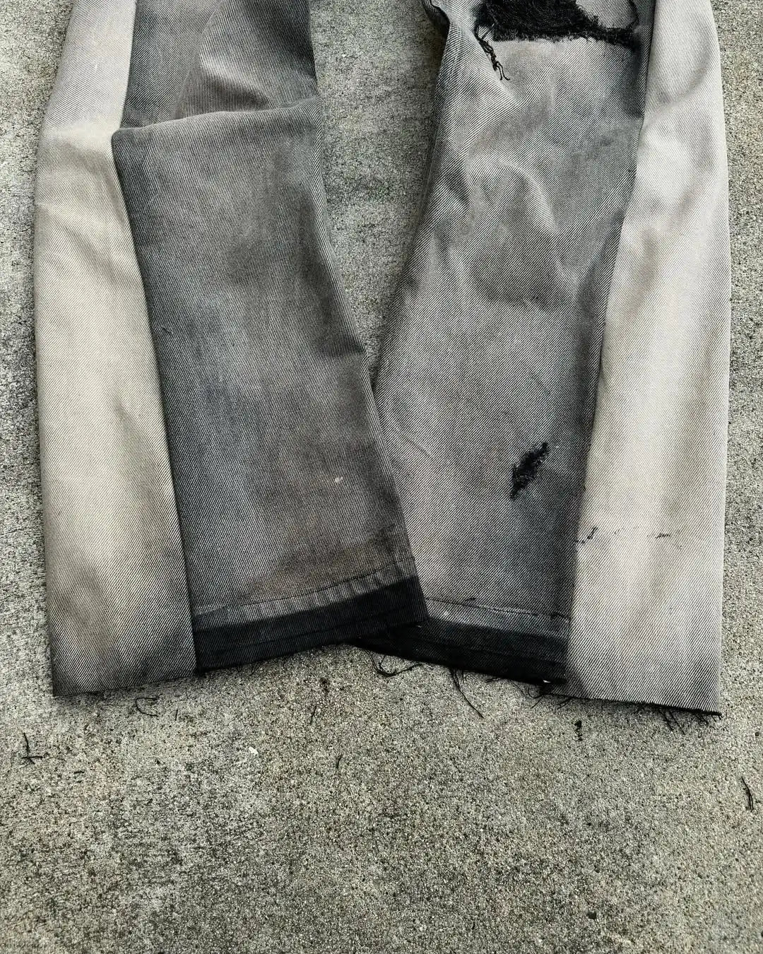 FRAYED PATCH JEANS