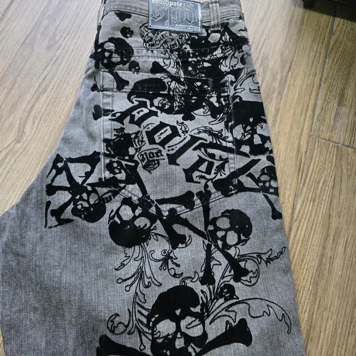 CROSSBONES JEANS